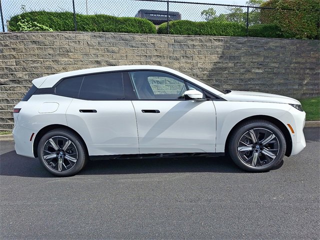 New 2026 BMW iX xDrive60 w/ Premium Package image 7