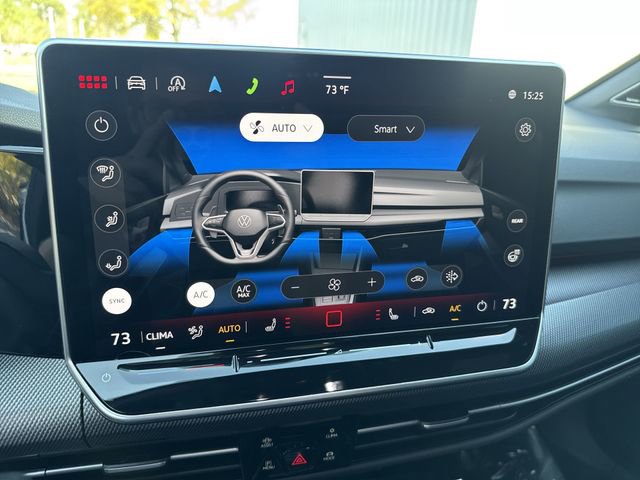 Used 2025 Volkswagen Golf w/ Euro Style Package image 22