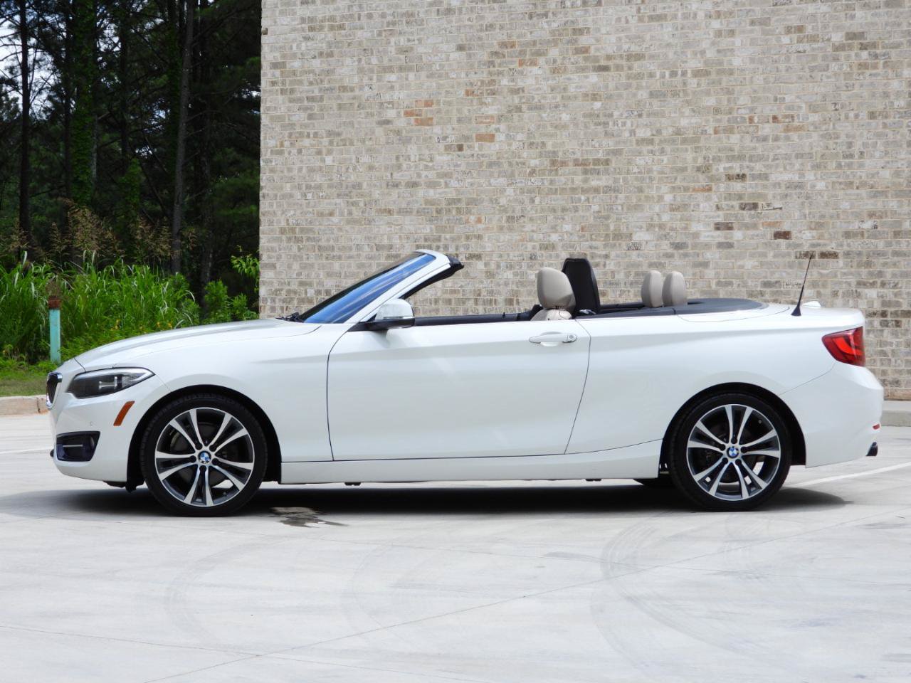 Used 2017 BMW 230i Convertible RWD image 21