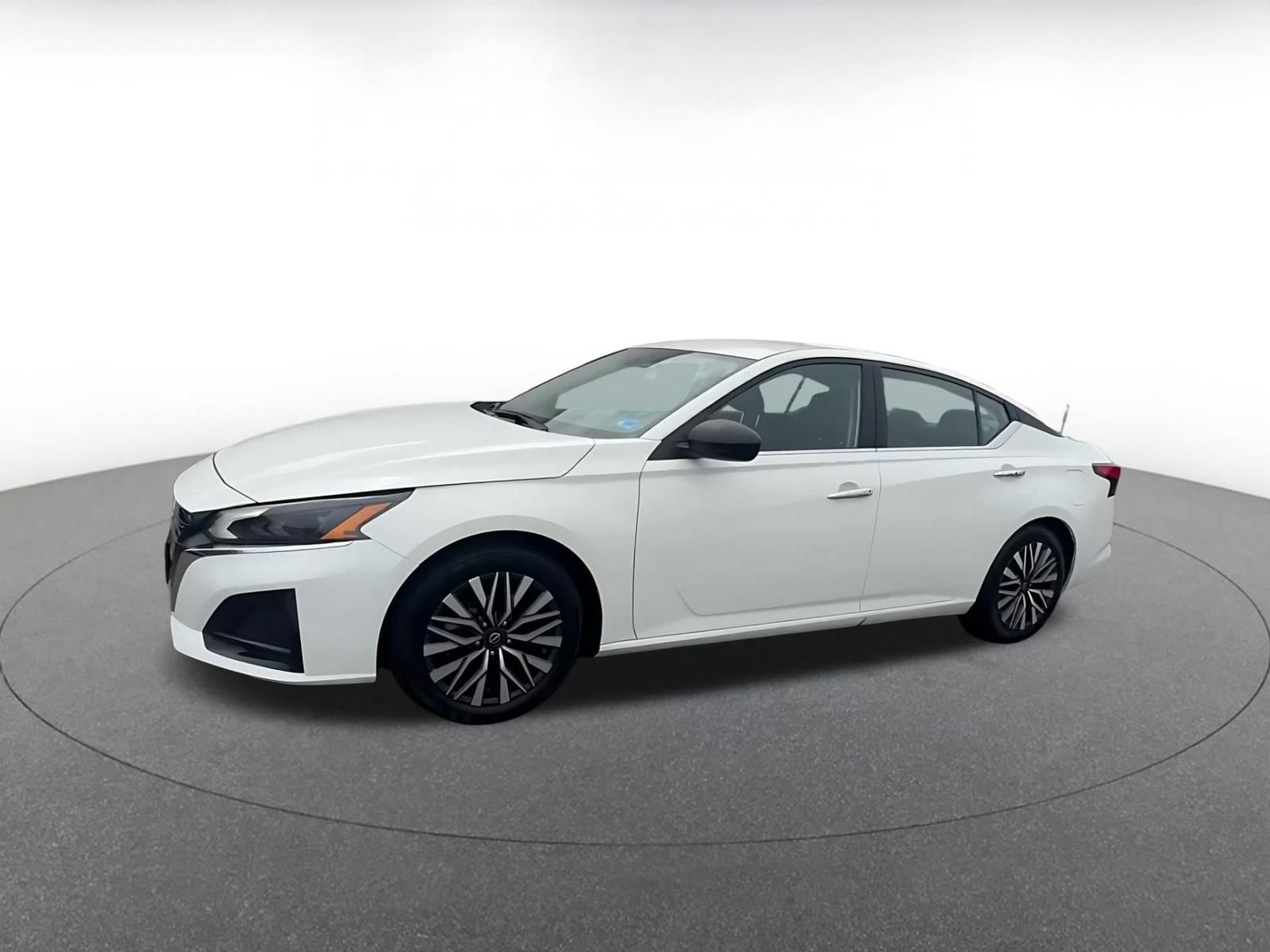 Used 2025 Nissan Altima 2.5 SV FWD image 8