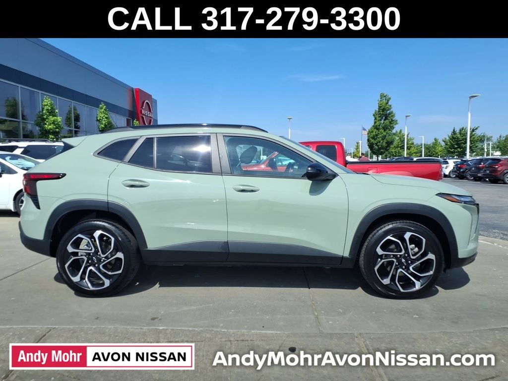 Used 2024 Chevrolet Trax RS w/ Sunroof Package FWD image 8