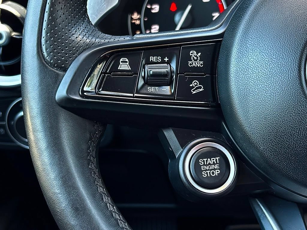 Used 2023 Alfa Romeo Stelvio Veloce AWD/4WD image 23