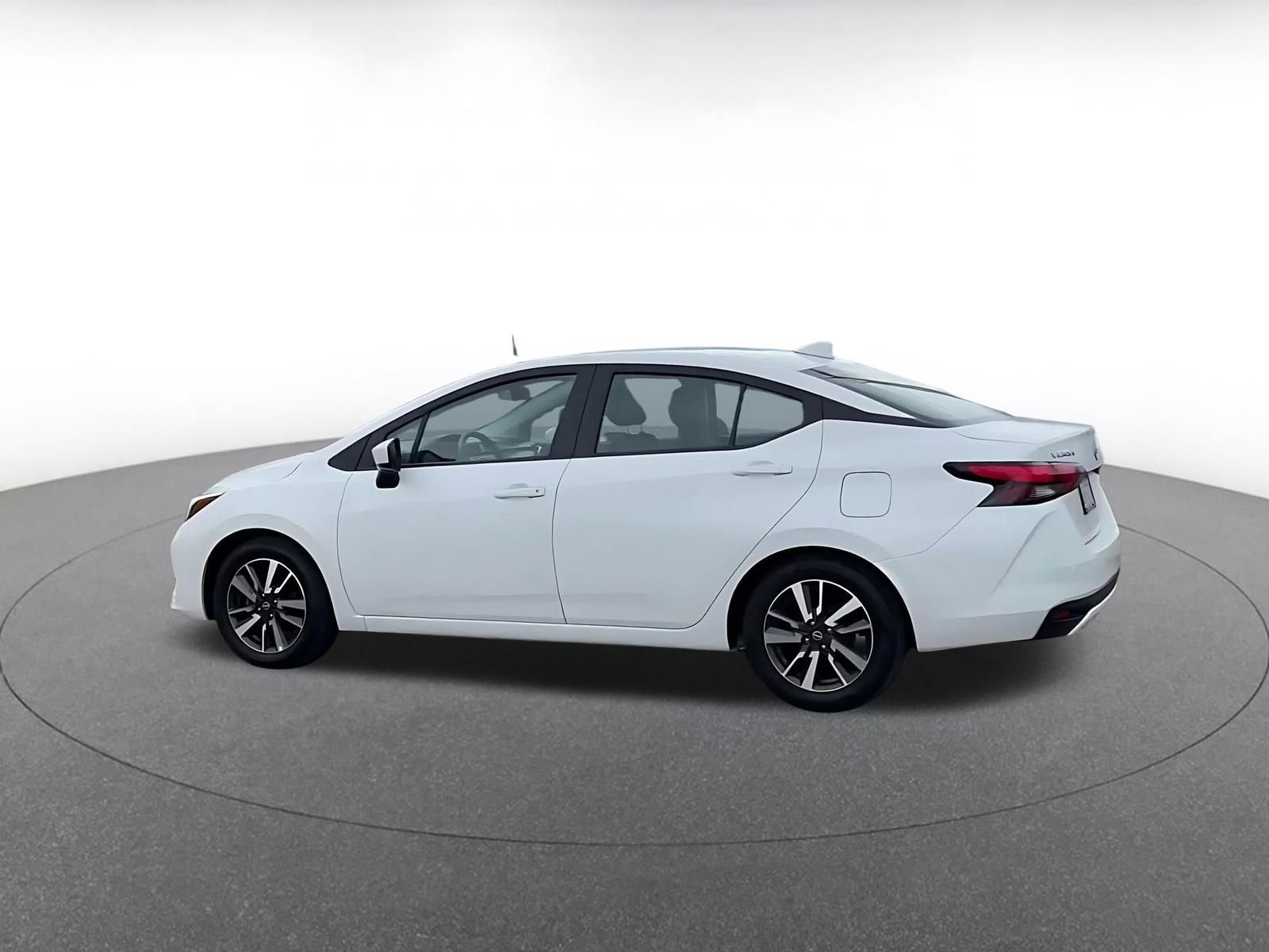 Used 2025 Nissan Versa SV image 9