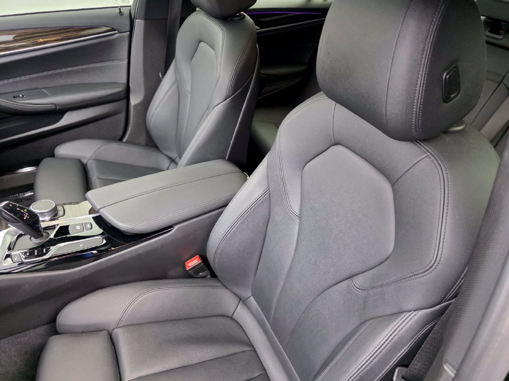 Used 2019 BMW 530i w/ Convenience Package RWD image 11