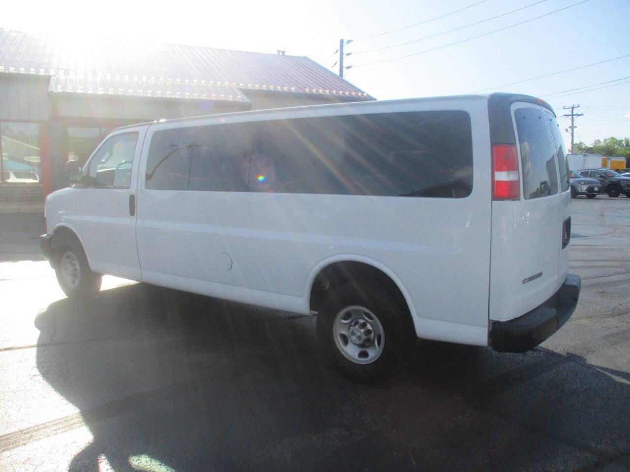 Used 2022 Chevrolet Express 3500 LS image 3