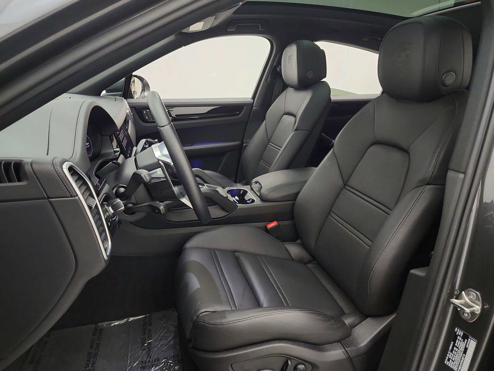 Used 2023 Porsche Cayenne Coupe image 13