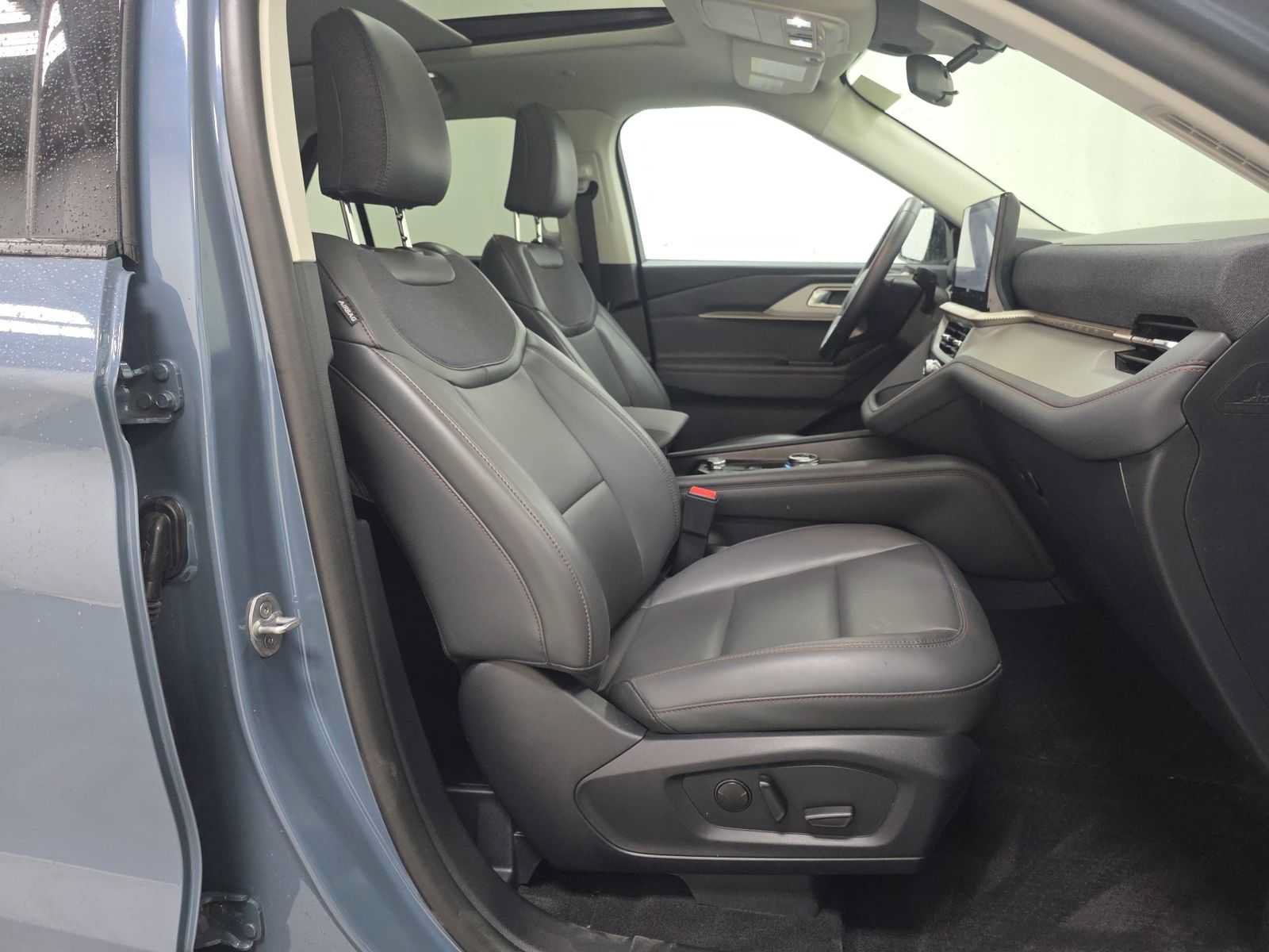 Used 2026 Ford Explorer Active w/ Active Comfort Package AWD/4WD image 13