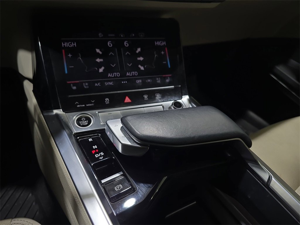 Used 2021 Audi e-tron Premium Plus w/ Premium Plus Package image 26