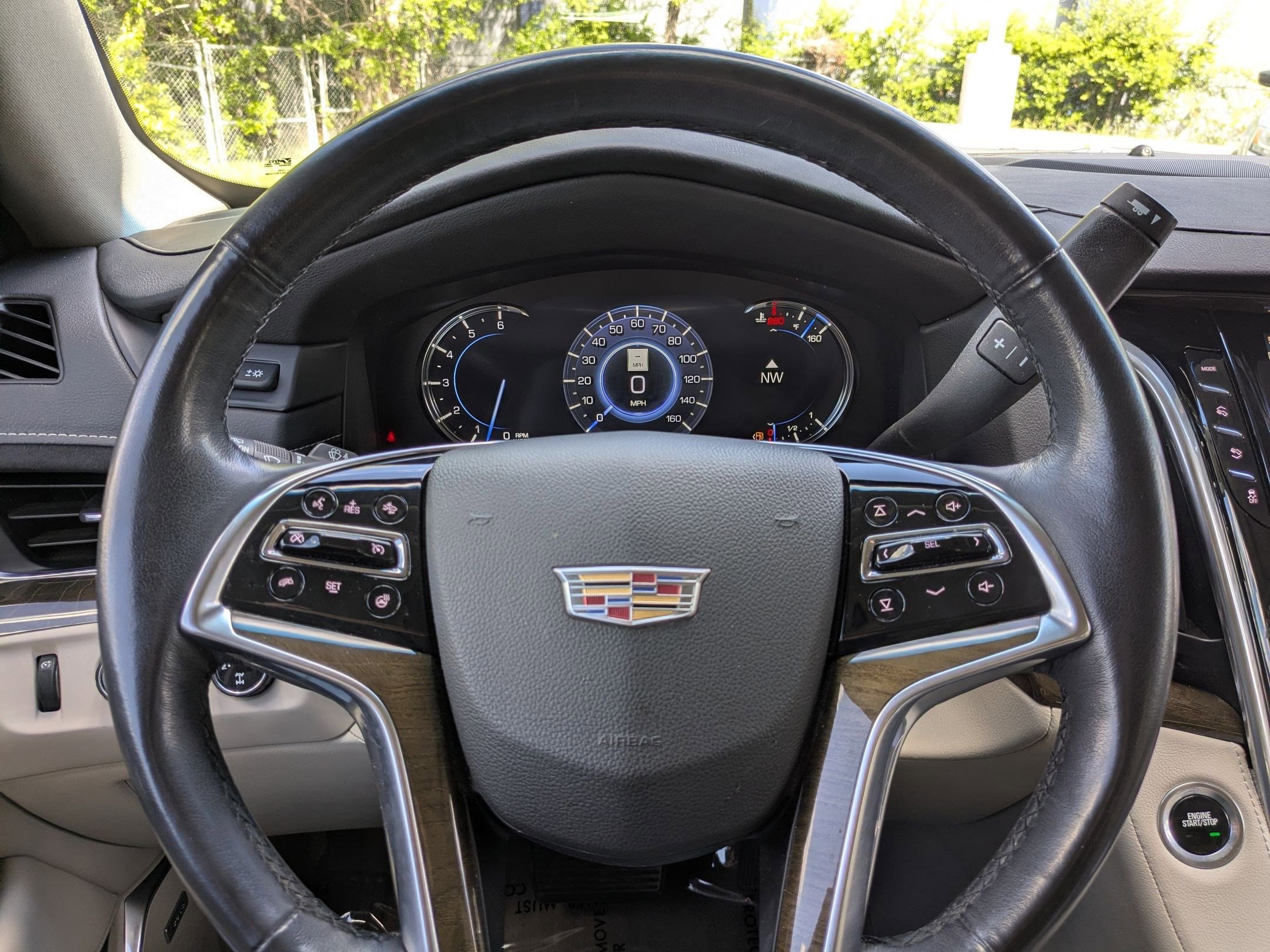 Used 2020 Cadillac Escalade ESV Premium Luxury image 17