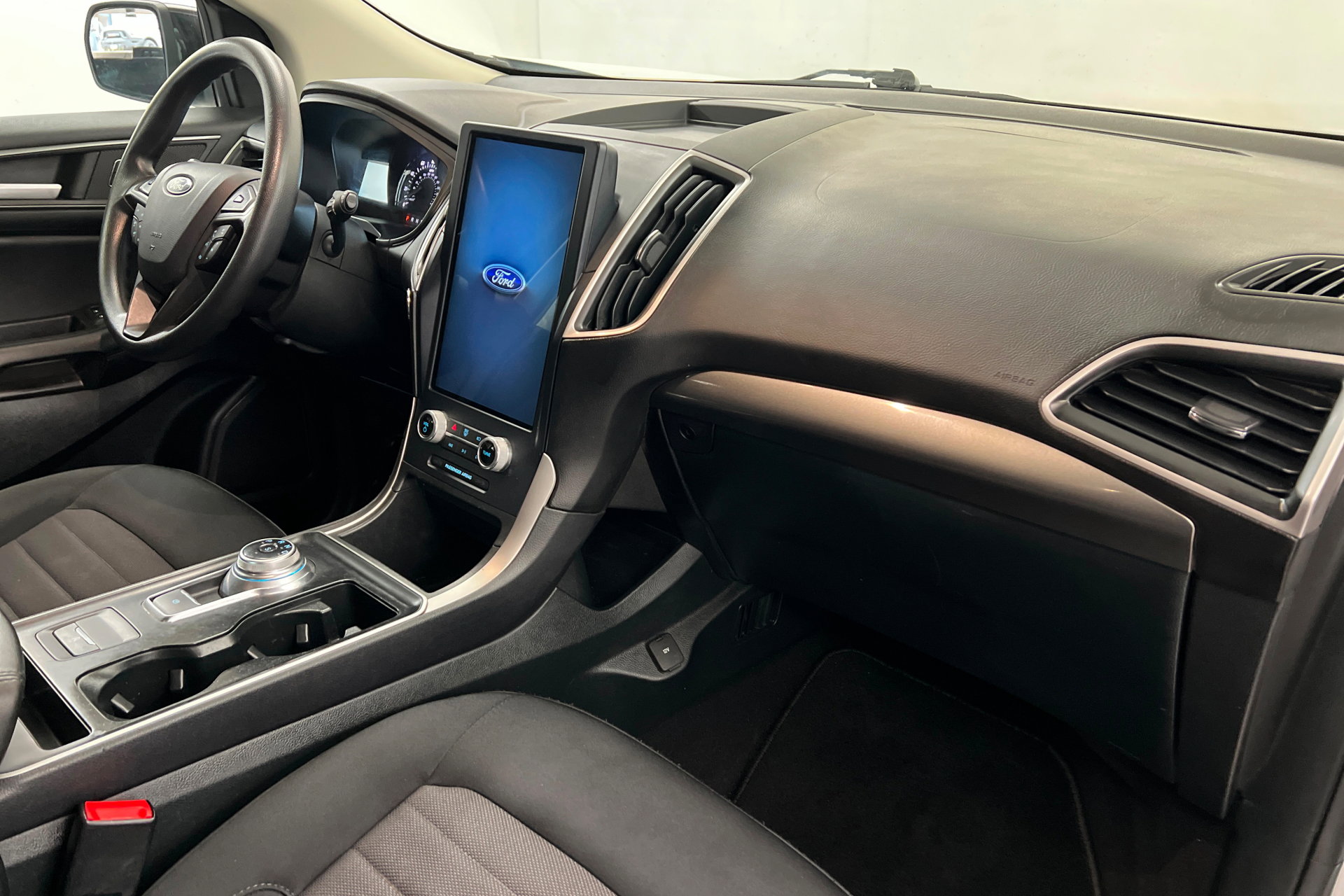 Used 2022 Ford Edge SE w/ Black Appearance Package image 24