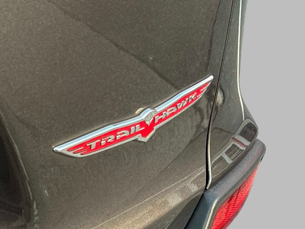 Used 2019 Jeep Cherokee Trailhawk w/ Comfort/Convenience Group AWD/4WD image 11
