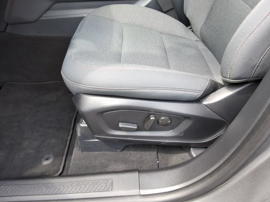 Used 2025 Ford Explorer Active RWD image 24