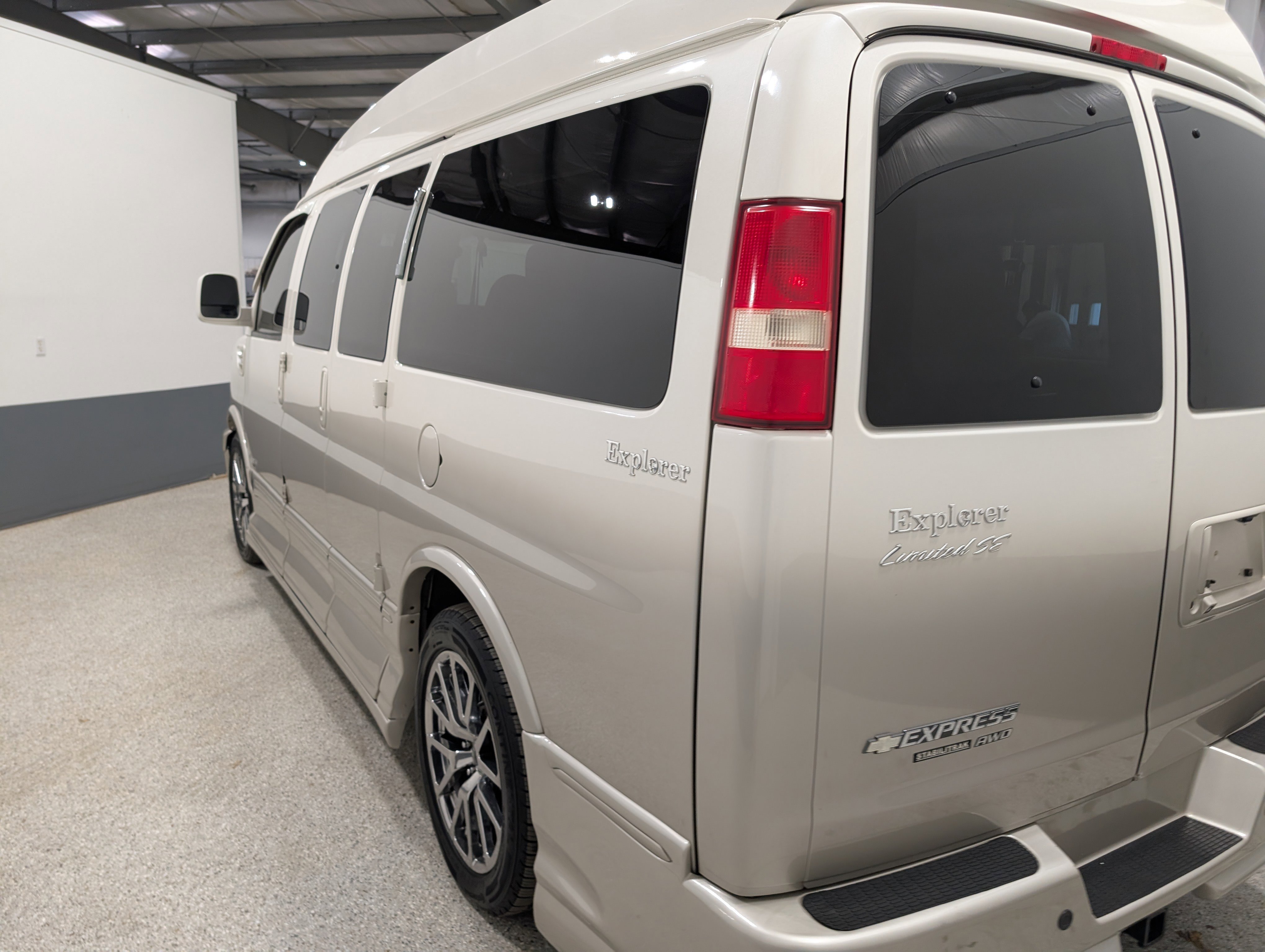 Used 2014 Chevrolet Express 1500 AWD image 5