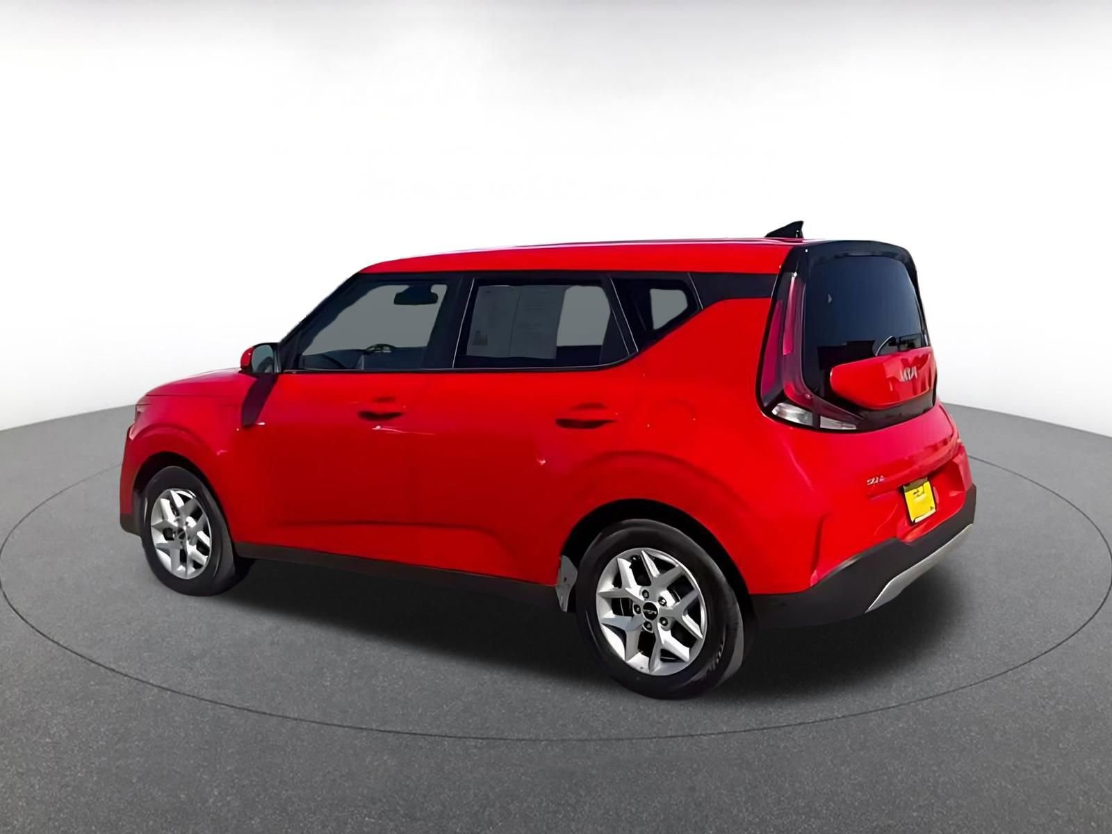 Used 2025 Kia Soul LX w/ LX Technology Package image 8