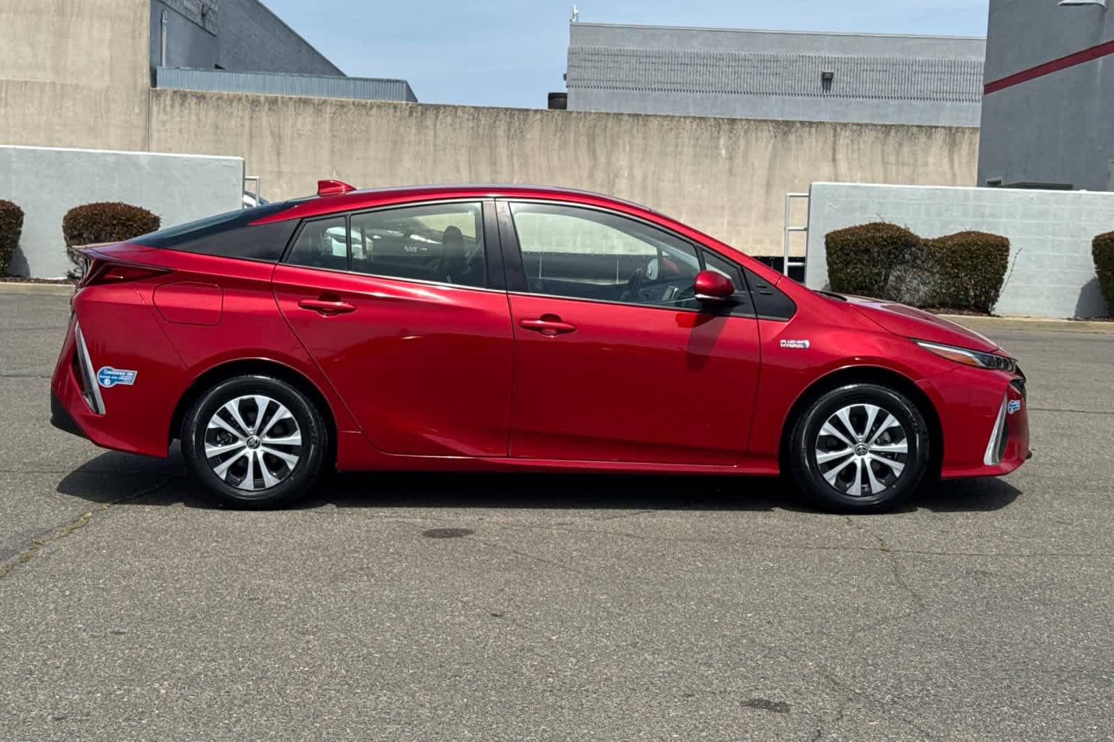Used 2021 Toyota Prius Prime XLE FWD image 6