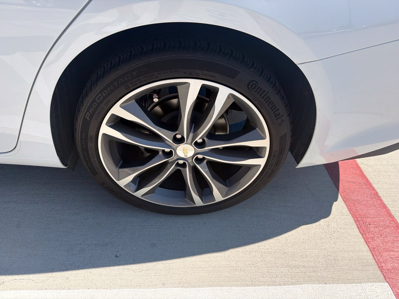 Used 2019 Chevrolet Malibu Premier w/ Sun and Wheel Package FWD image 10