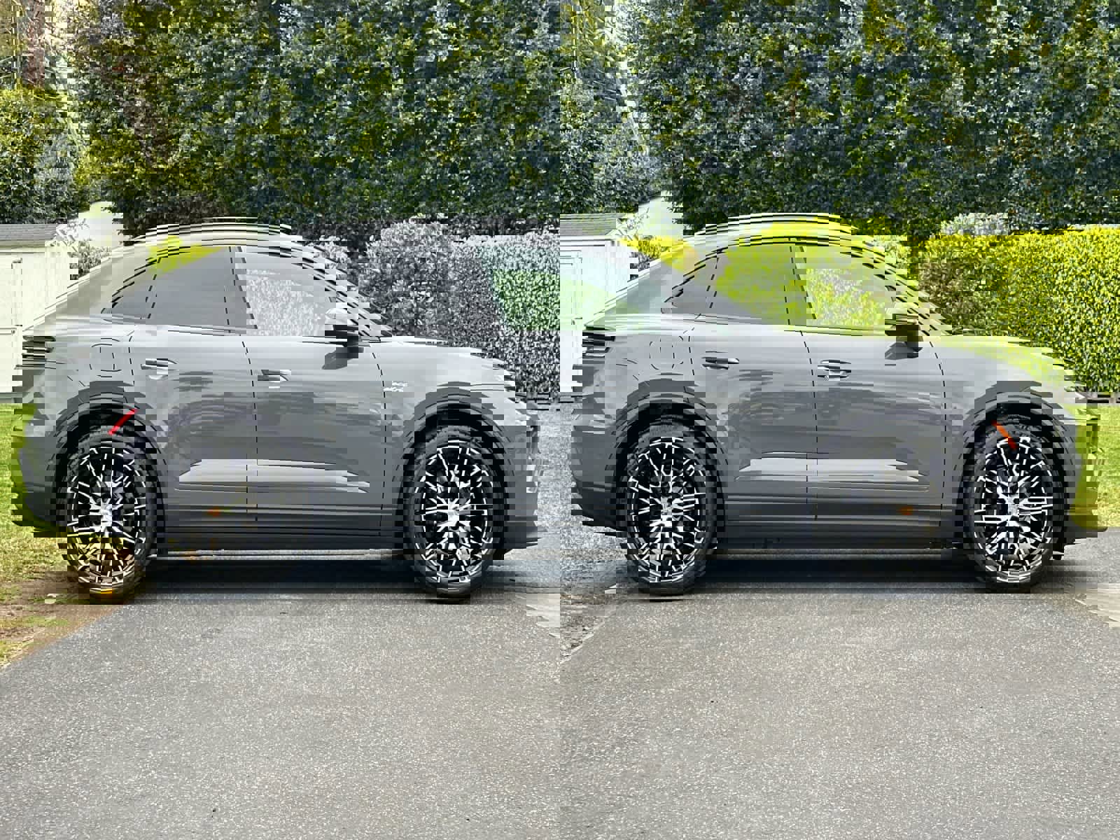 New 2026 Porsche Macan Electric RWD image 9