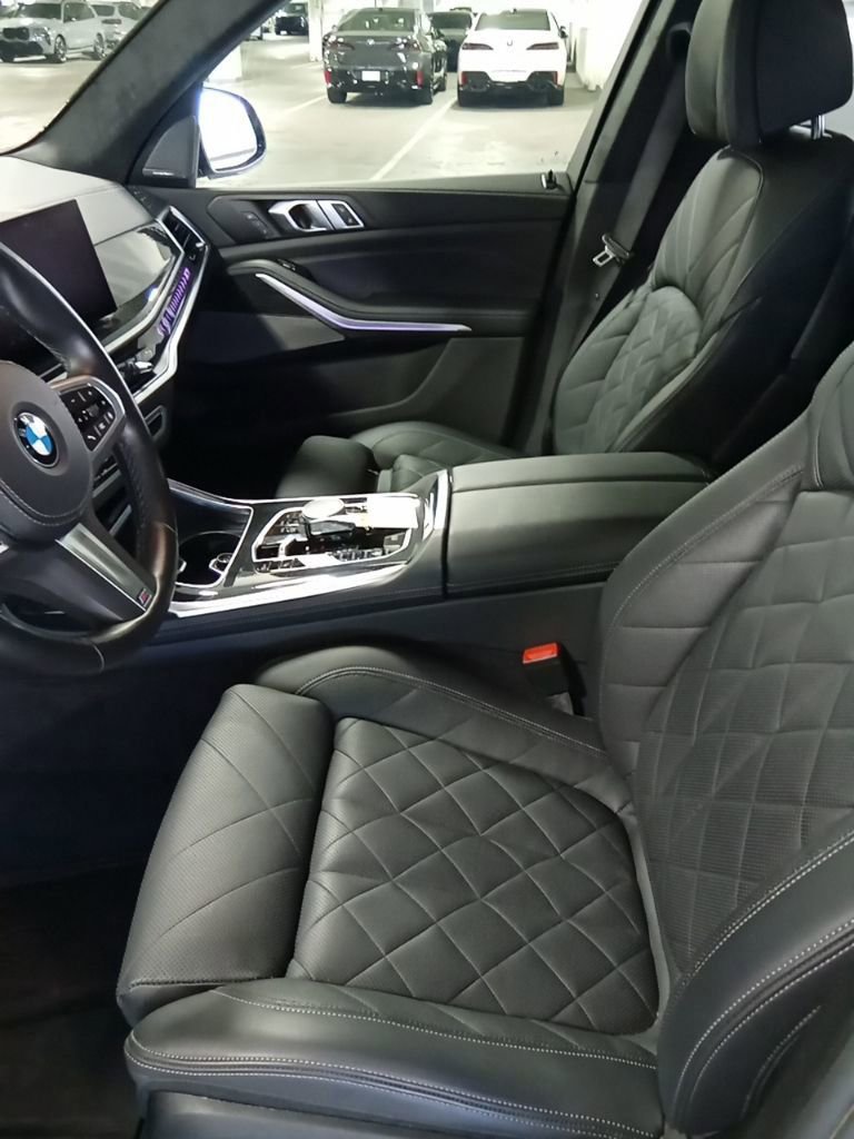 Used 2024 BMW X7 xDrive40i w/ M Sport Package image 10
