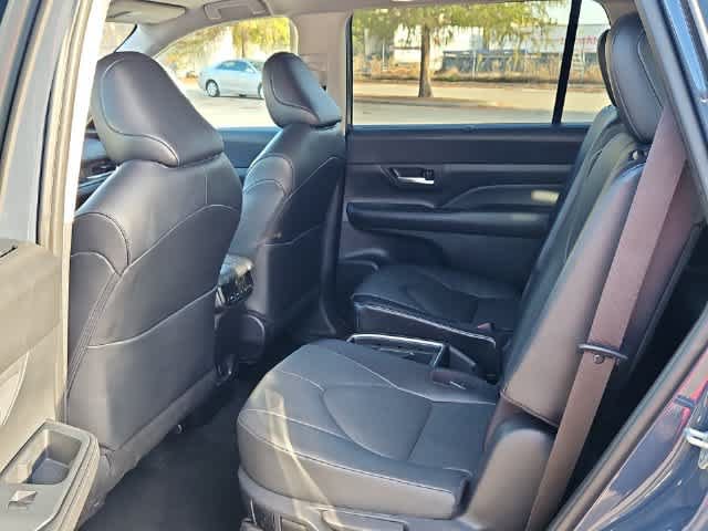 Used 2025 Toyota Grand Highlander AWD image 16