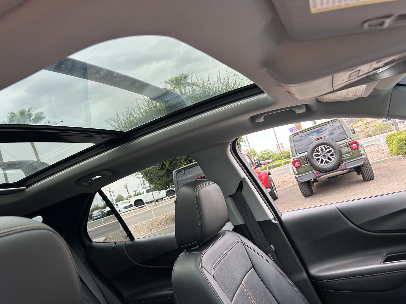 Used 2022 Chevrolet Equinox Premier FWD image 11
