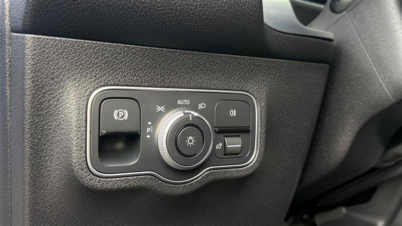 Used 2024 Mercedes-Benz GLB 250 image 12