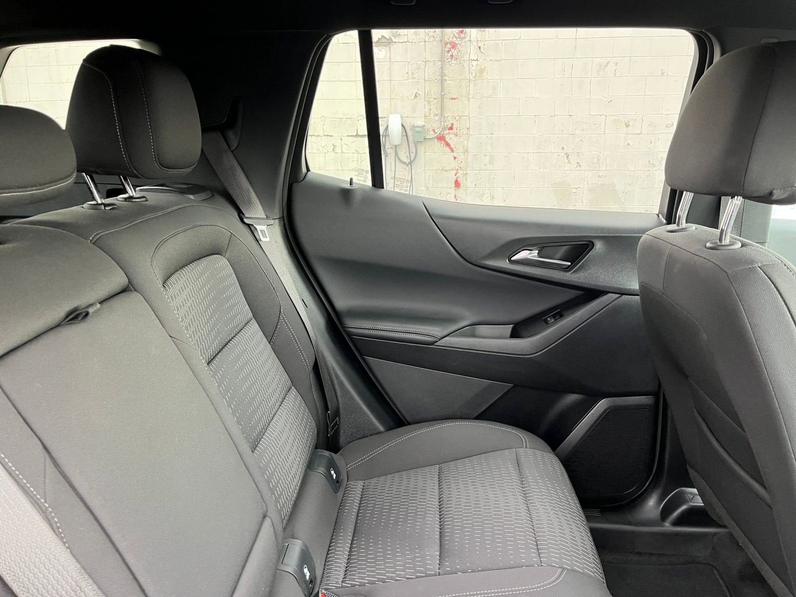 Used 2025 Chevrolet Equinox LT image 36