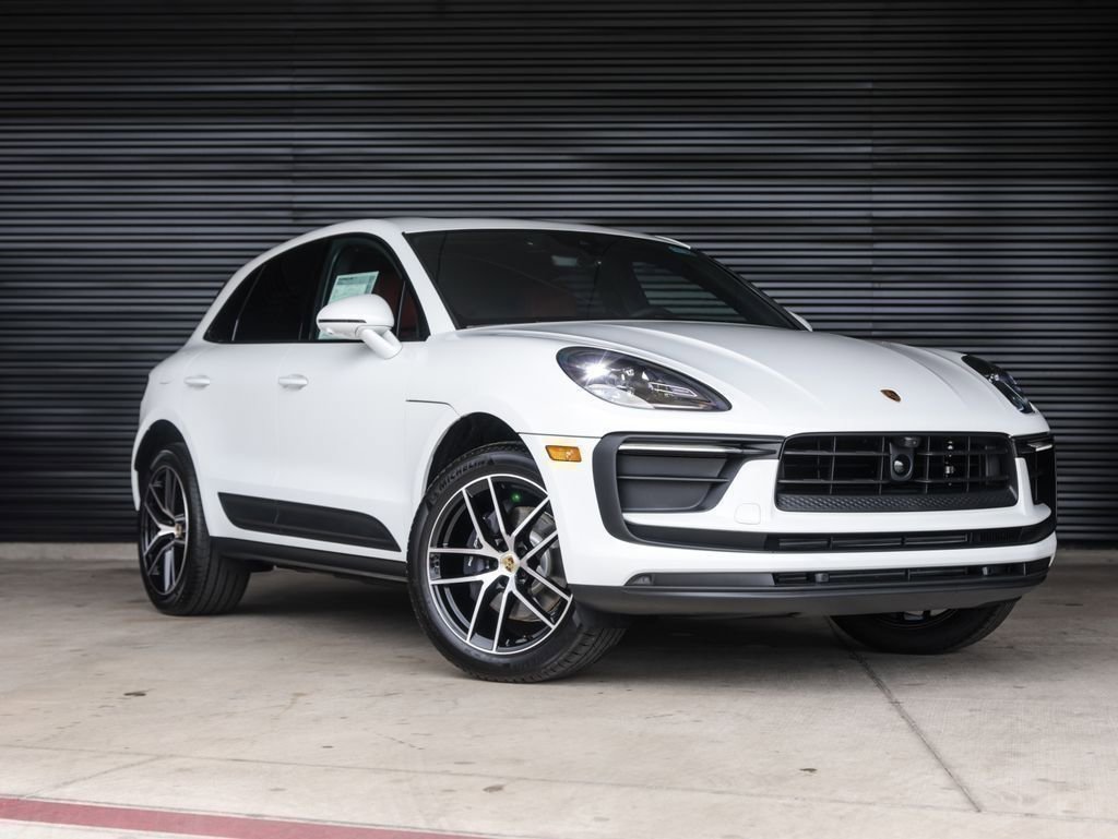 Certified 2025 Porsche Macan AWD/4WD image 9