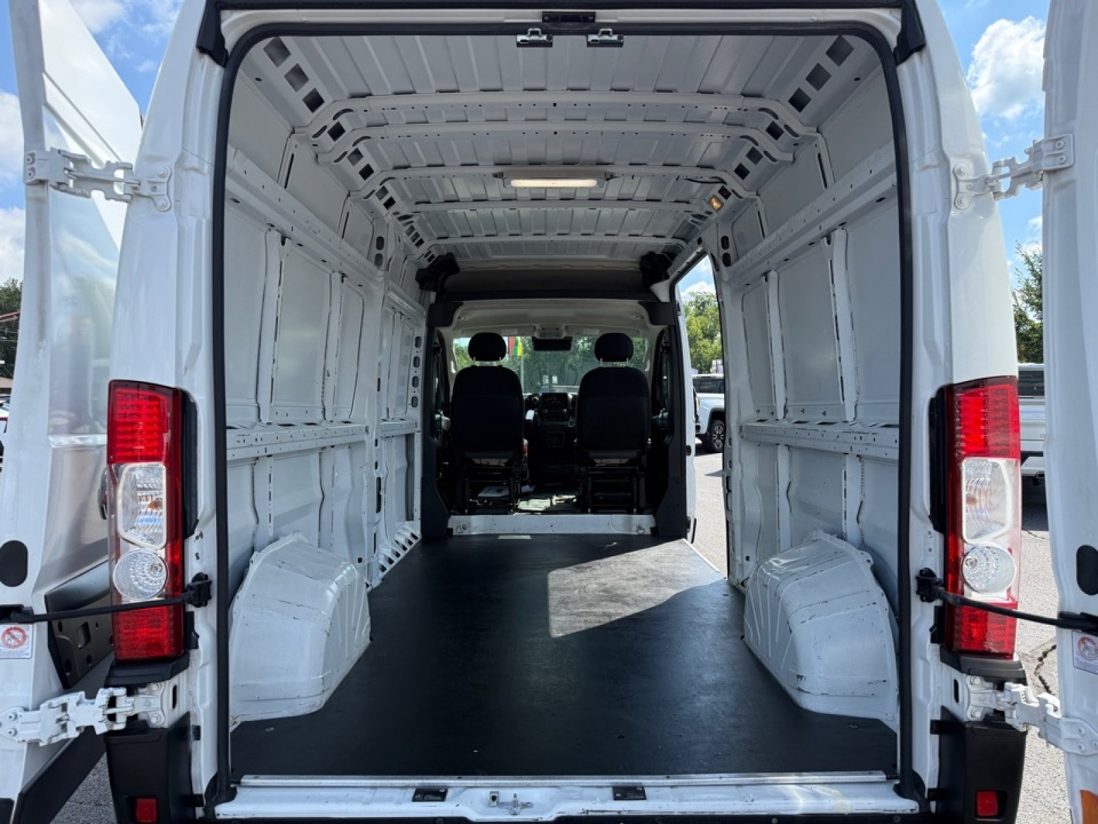 Used 2023 RAM ProMaster 2500 FWD image 28