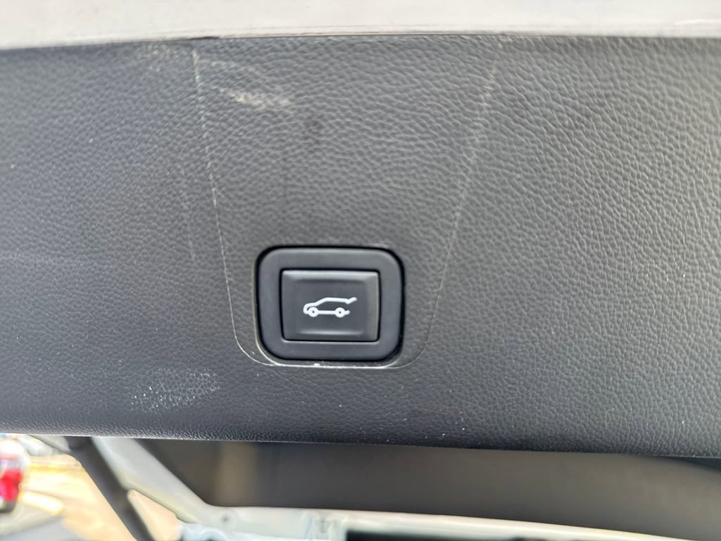 Used 2023 Chevrolet Traverse RS AWD/4WD image 35