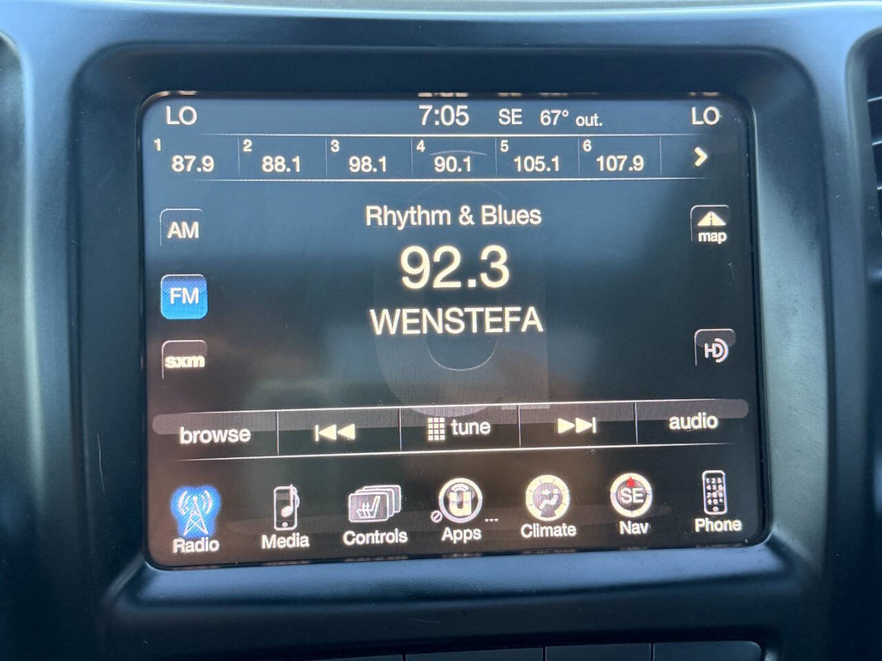 Used 2015 Jeep Cherokee Limited w/ Luxury Group image 41