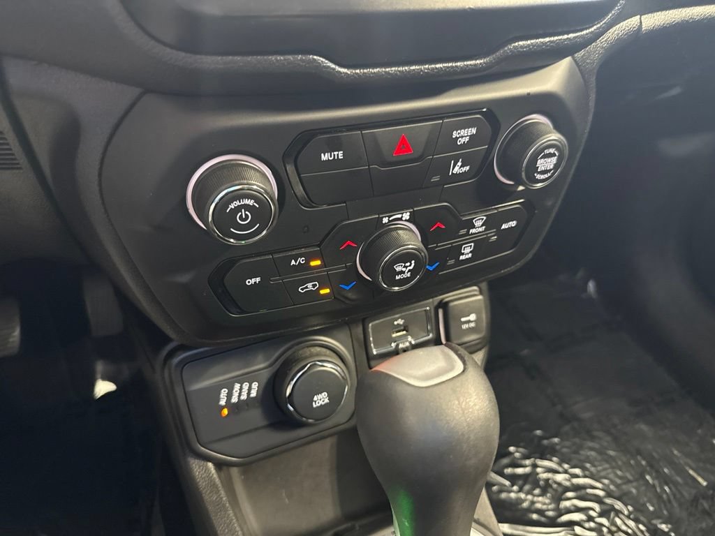 Used 2021 Jeep Renegade Sport w/ Sport Appearance Group AWD/4WD image 23