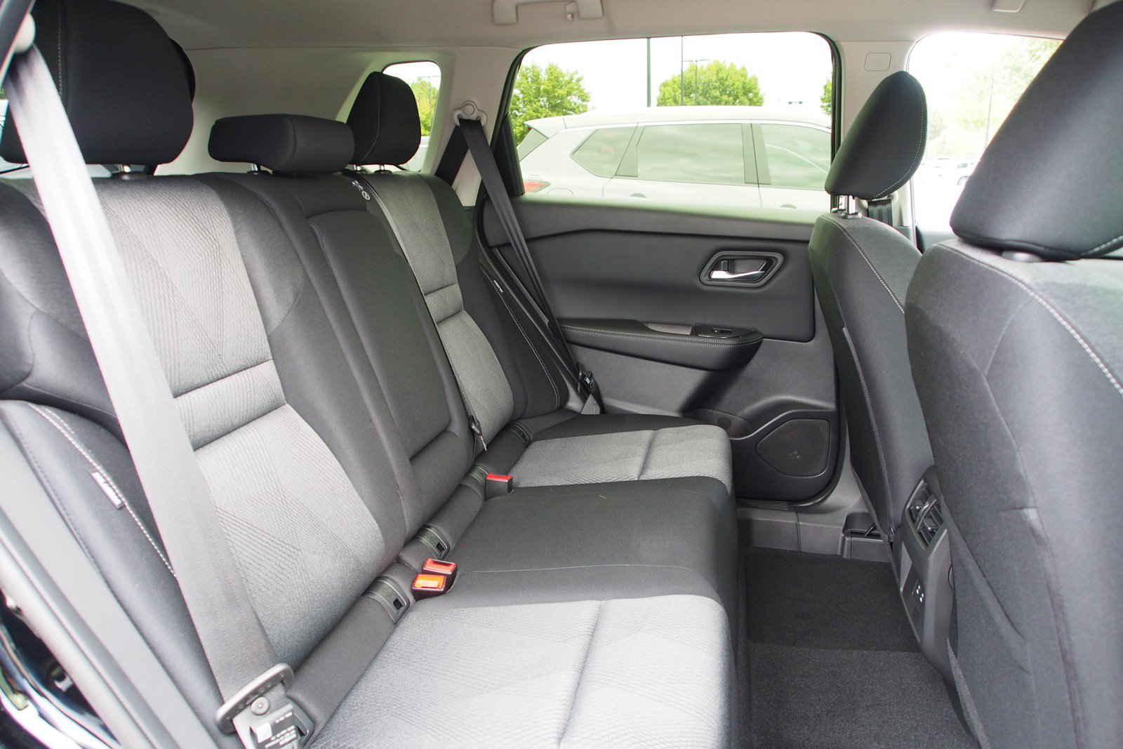 Used 2026 Nissan Rogue SV AWD/4WD image 13