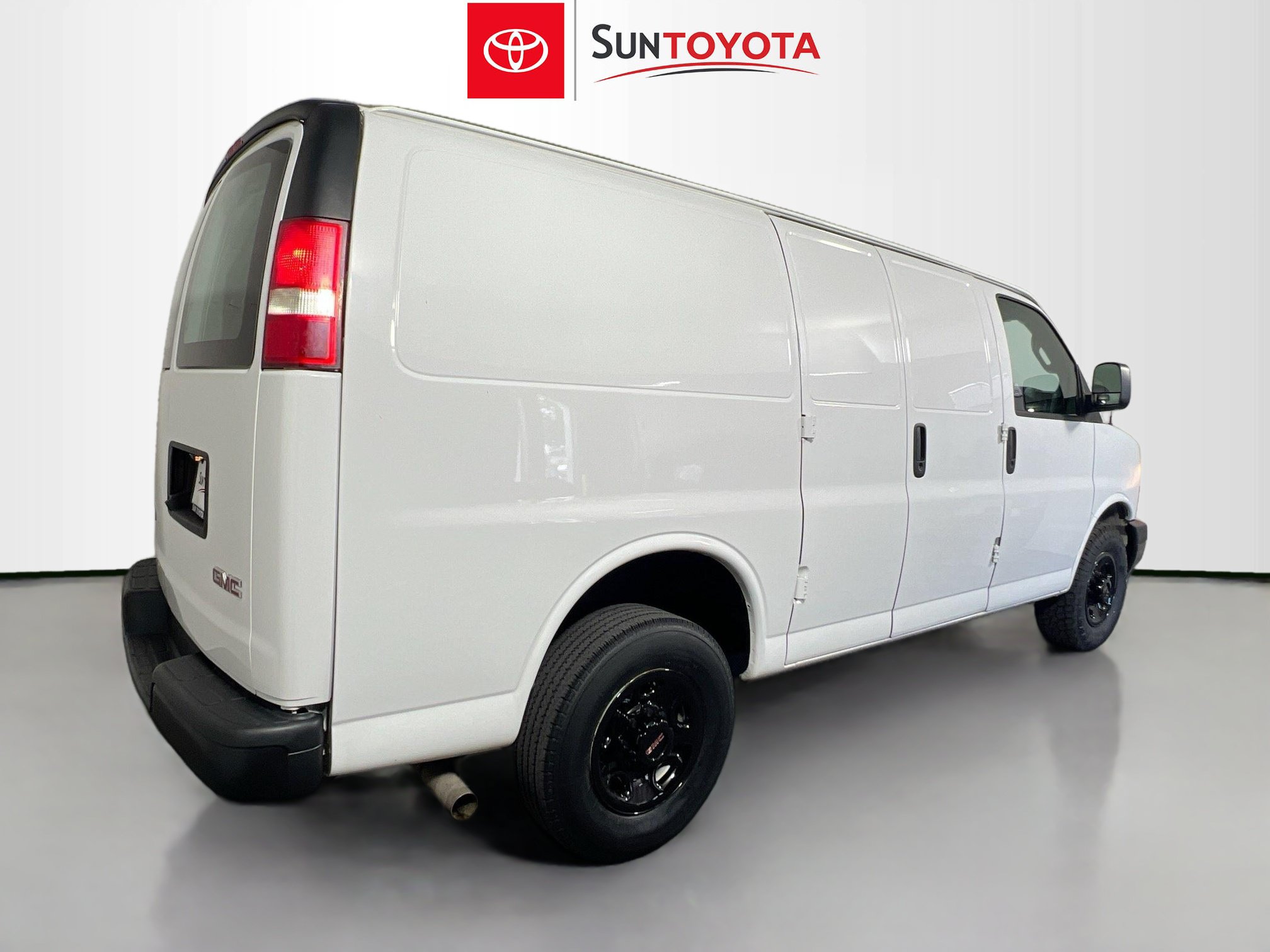 Used 2020 GMC Savana 3500 RWD image 4