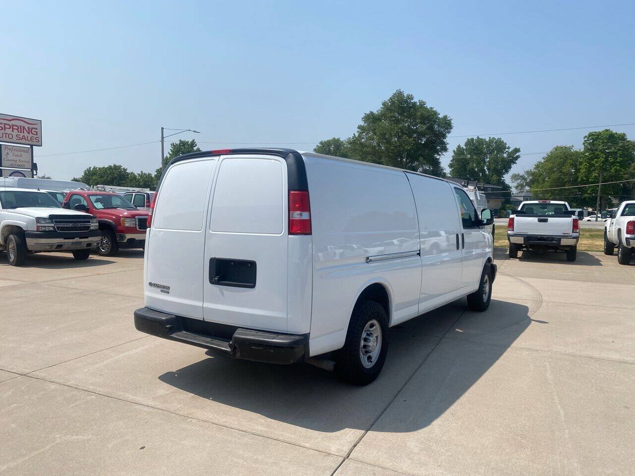 Used 2016 Chevrolet Express 3500 Extended RWD image 7