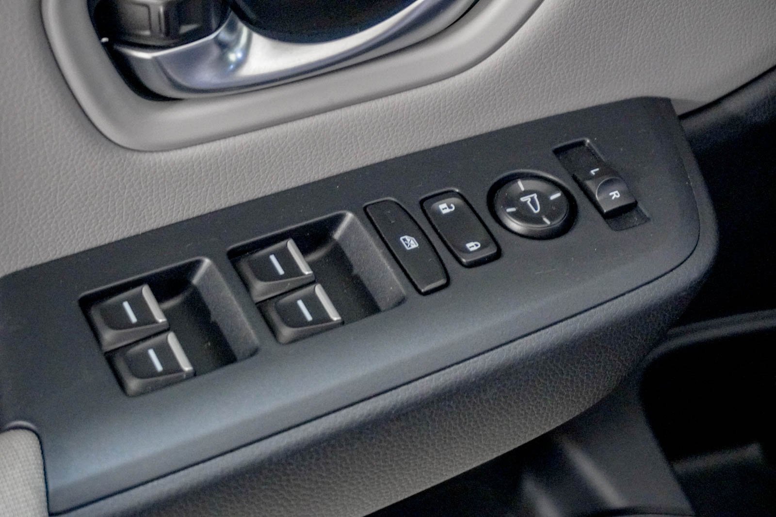 Used 2023 Honda Pilot LX image 18