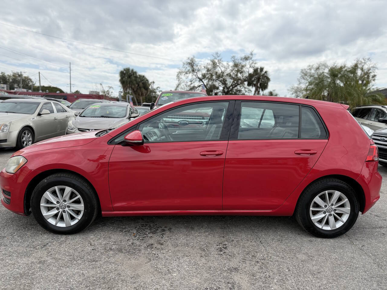 Used 2015 Volkswagen Golf S FWD image 4