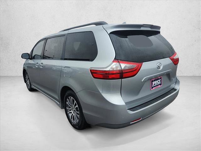 Used 2020 Toyota Sienna XLE w/ XLE Navigation Package FWD image 3