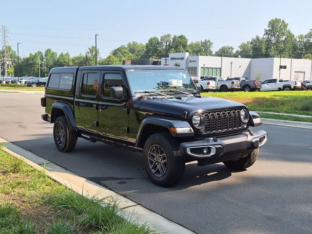 Used 2024 Jeep Gladiator Sport AWD/4WD image 15