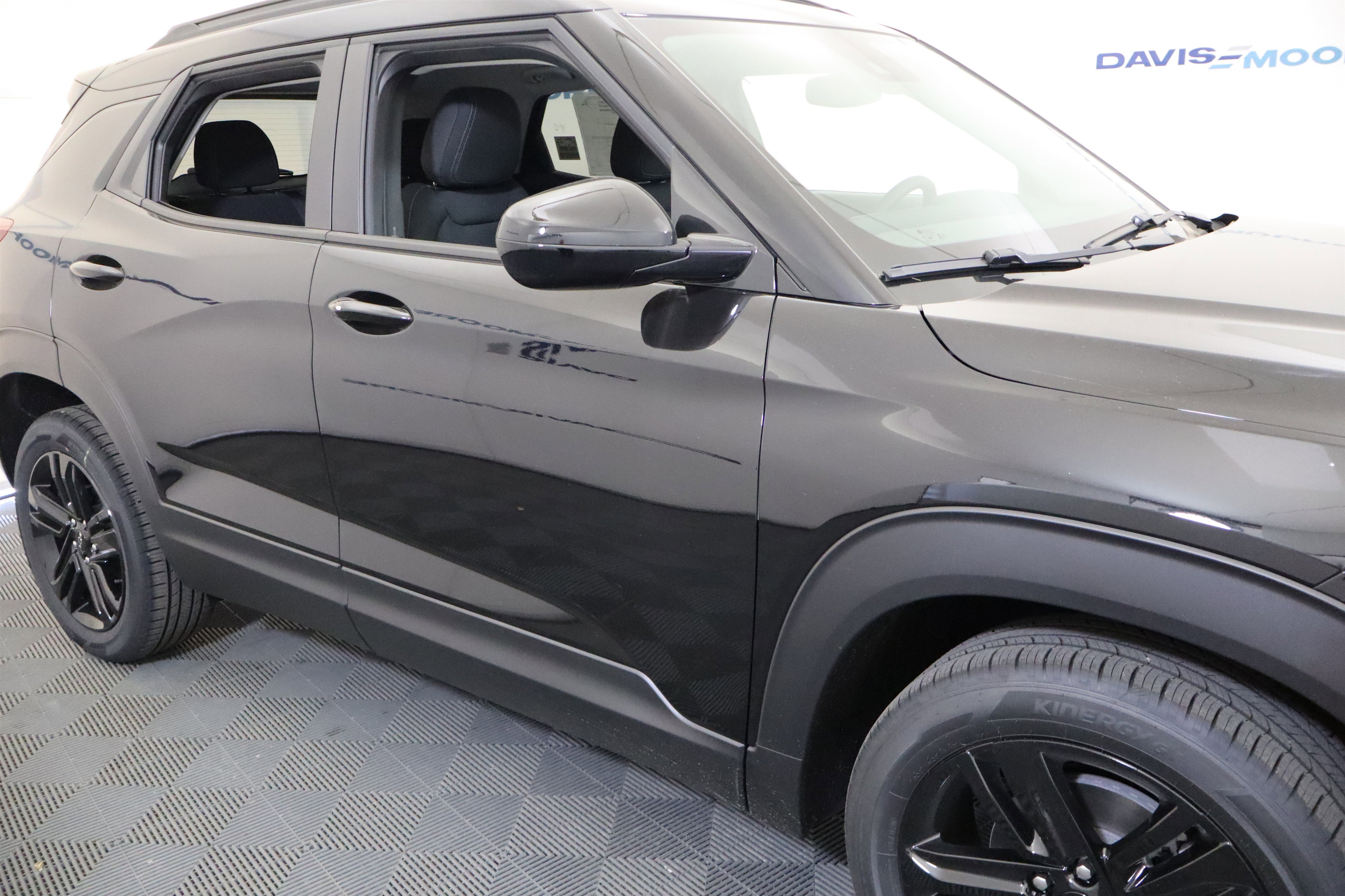 New 2026 Chevrolet TrailBlazer LT w/ Midnight Edition FWD image 4