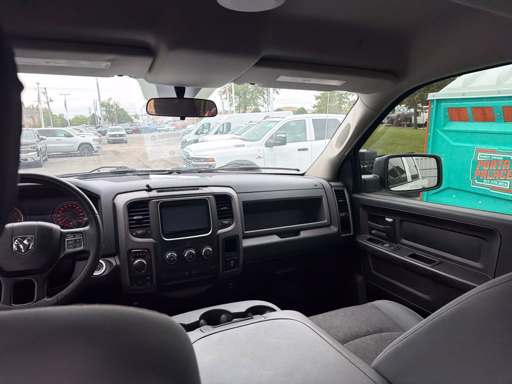 Used 2020 RAM 1500 4x4 Crew Cab Classic w/ Chrome Appearance Group image 22
