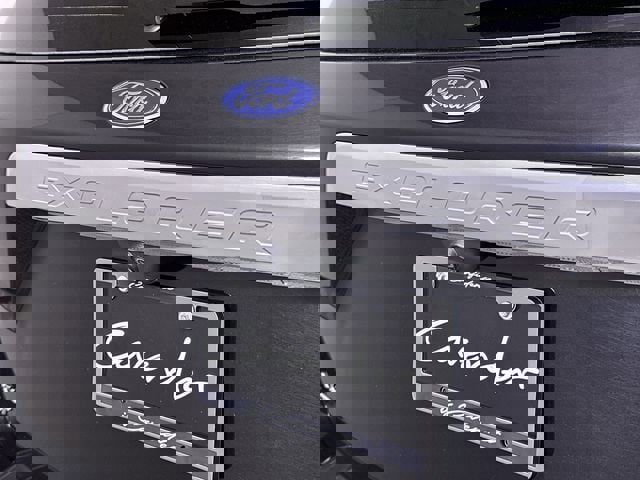 Used 2022 Ford Explorer XLT image 32