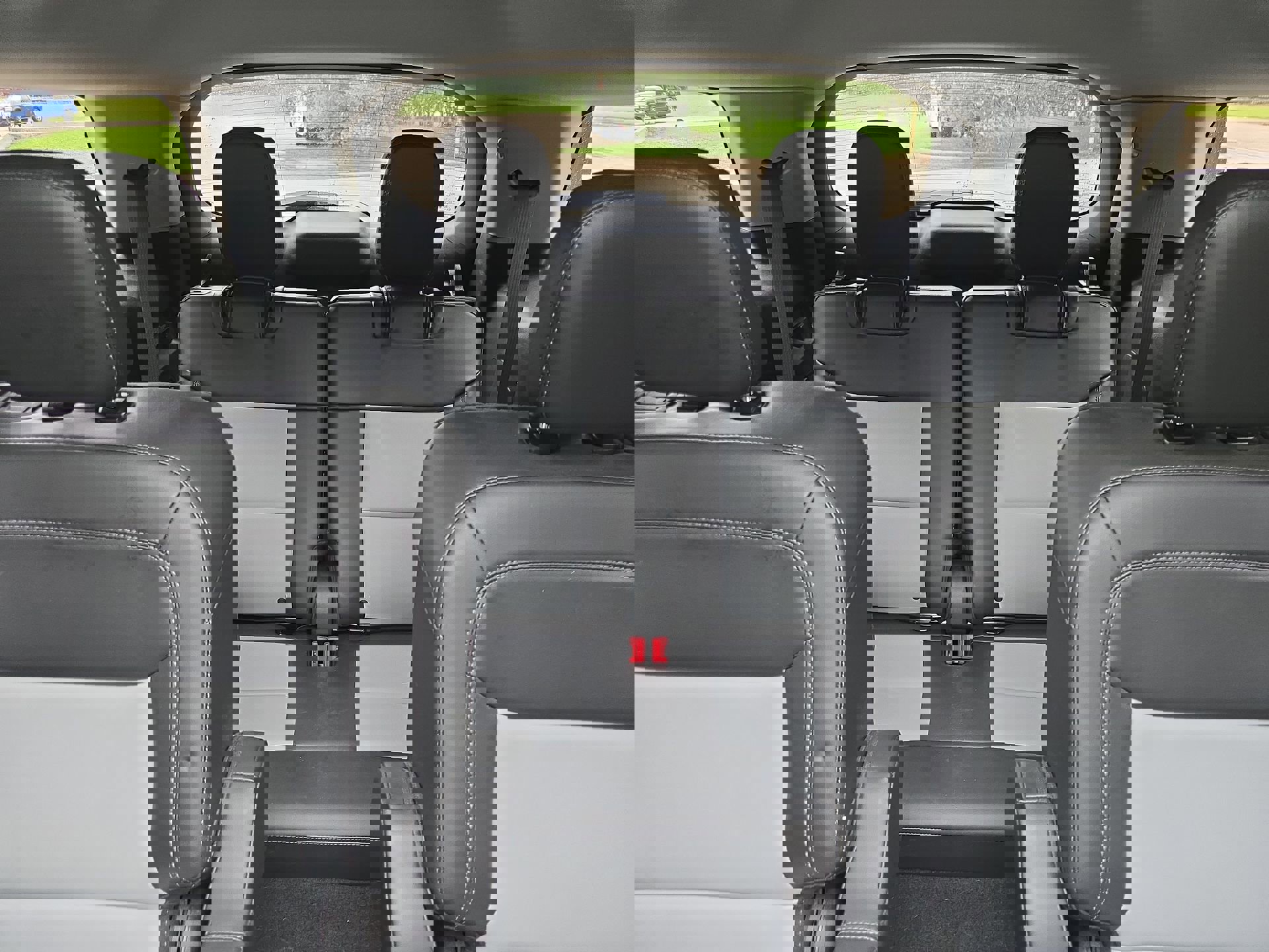 Certified 2022 Ford Explorer XLT w/ Equipment Group 202A RWD image 23