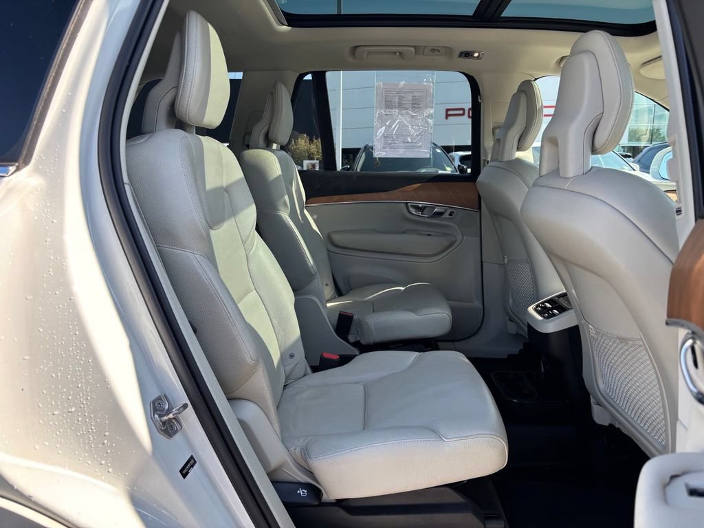 Used 2021 Volvo XC90 T6 Momentum AWD/4WD image 24