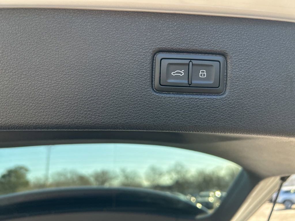 Used 2025 Audi Q7 3.0T Premium Plus image 22