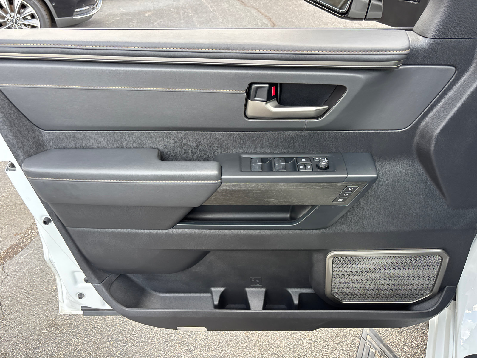 Used 2026 Toyota Sequoia Capstone AWD/4WD image 11