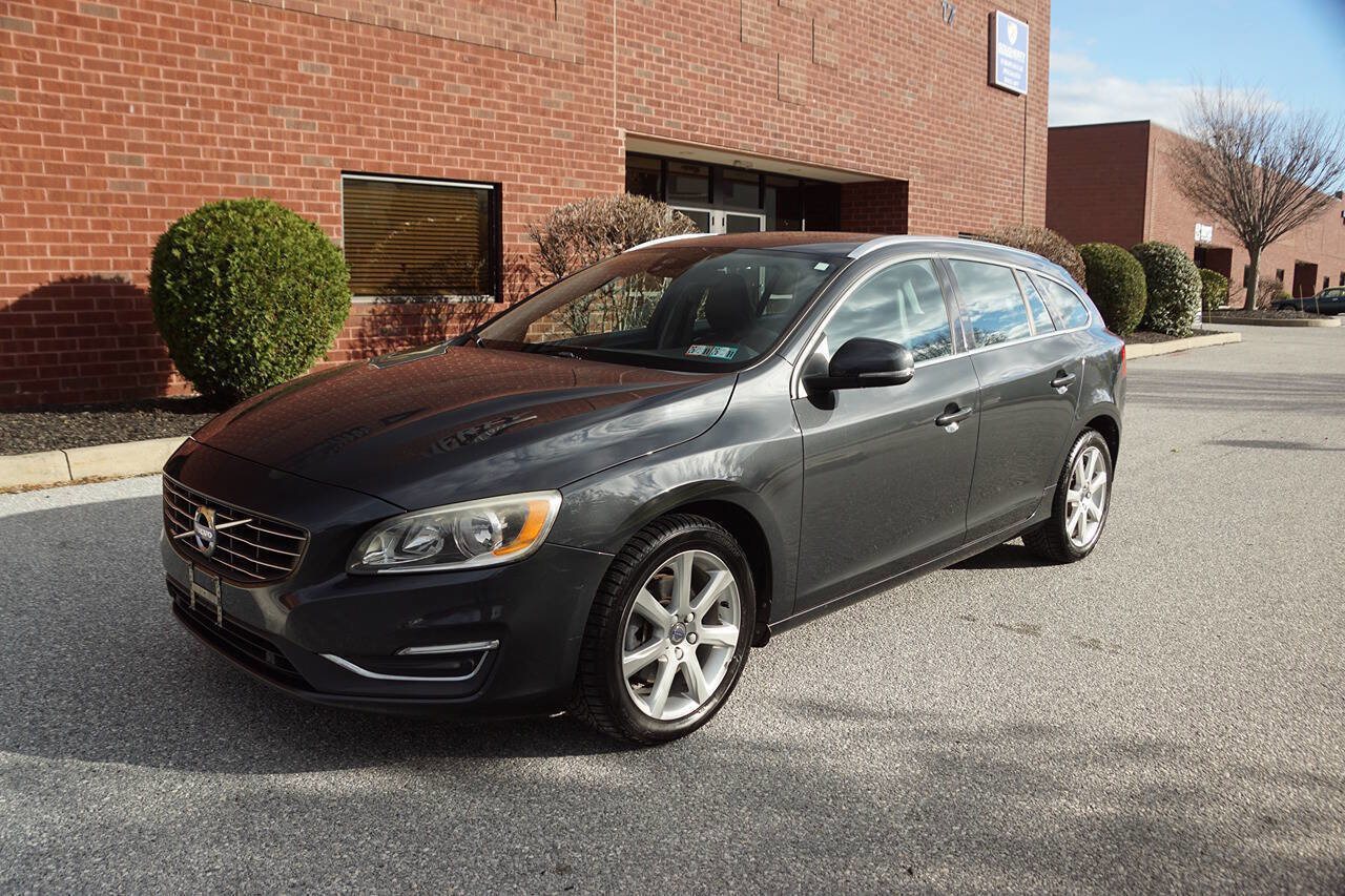 Used 2016 Volvo V60 T5 Premier w/ Convenience Package image 1
