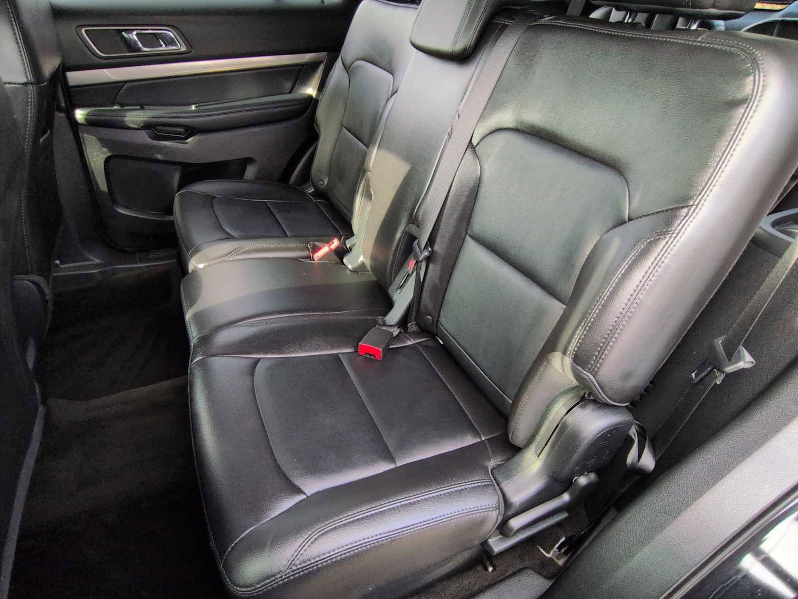 Used 2018 Ford Explorer XLT w/ Equipment Group 202A image 20