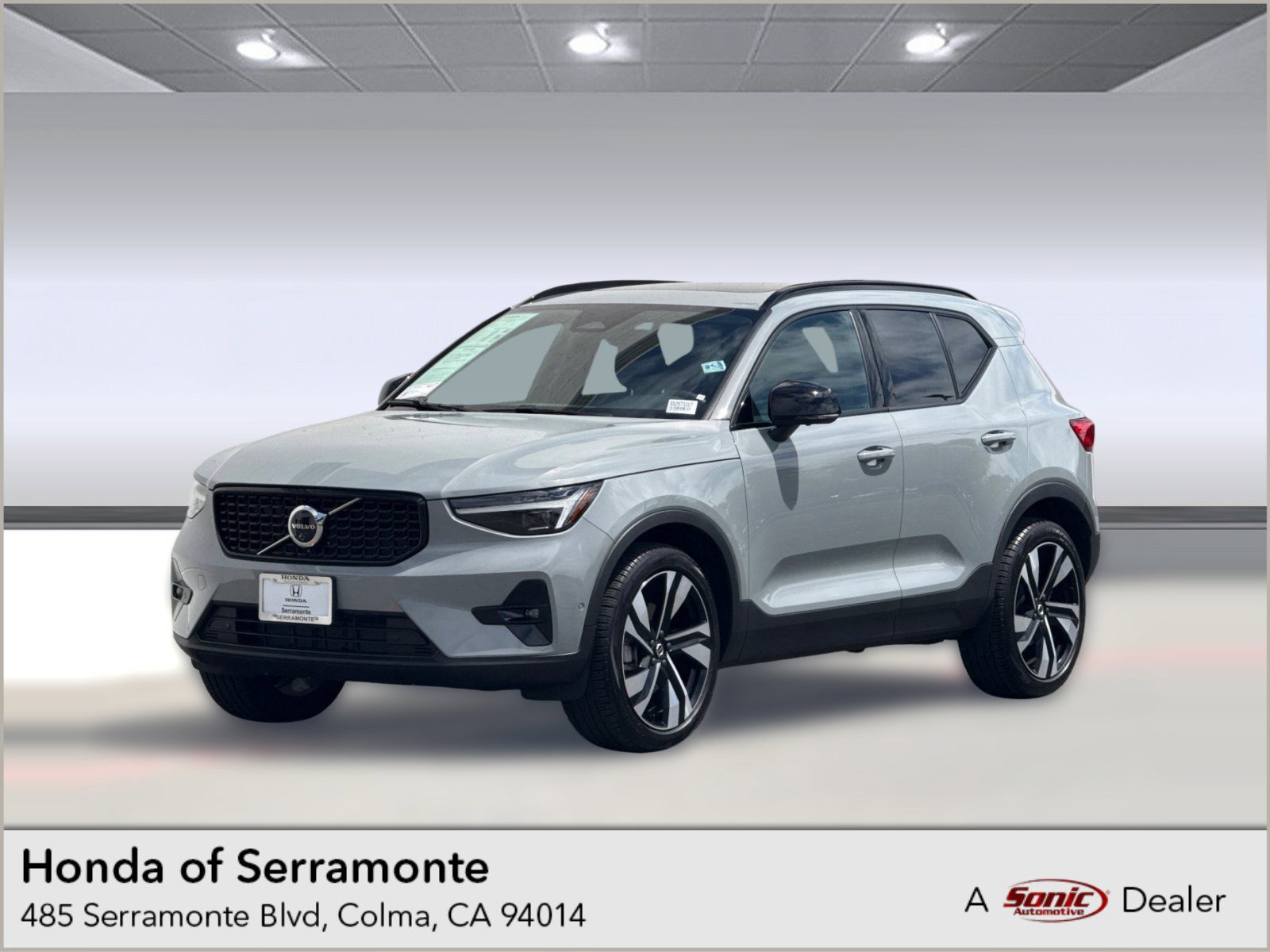 Used 2025 Volvo XC40 B5 Ultra w/ Climate Package