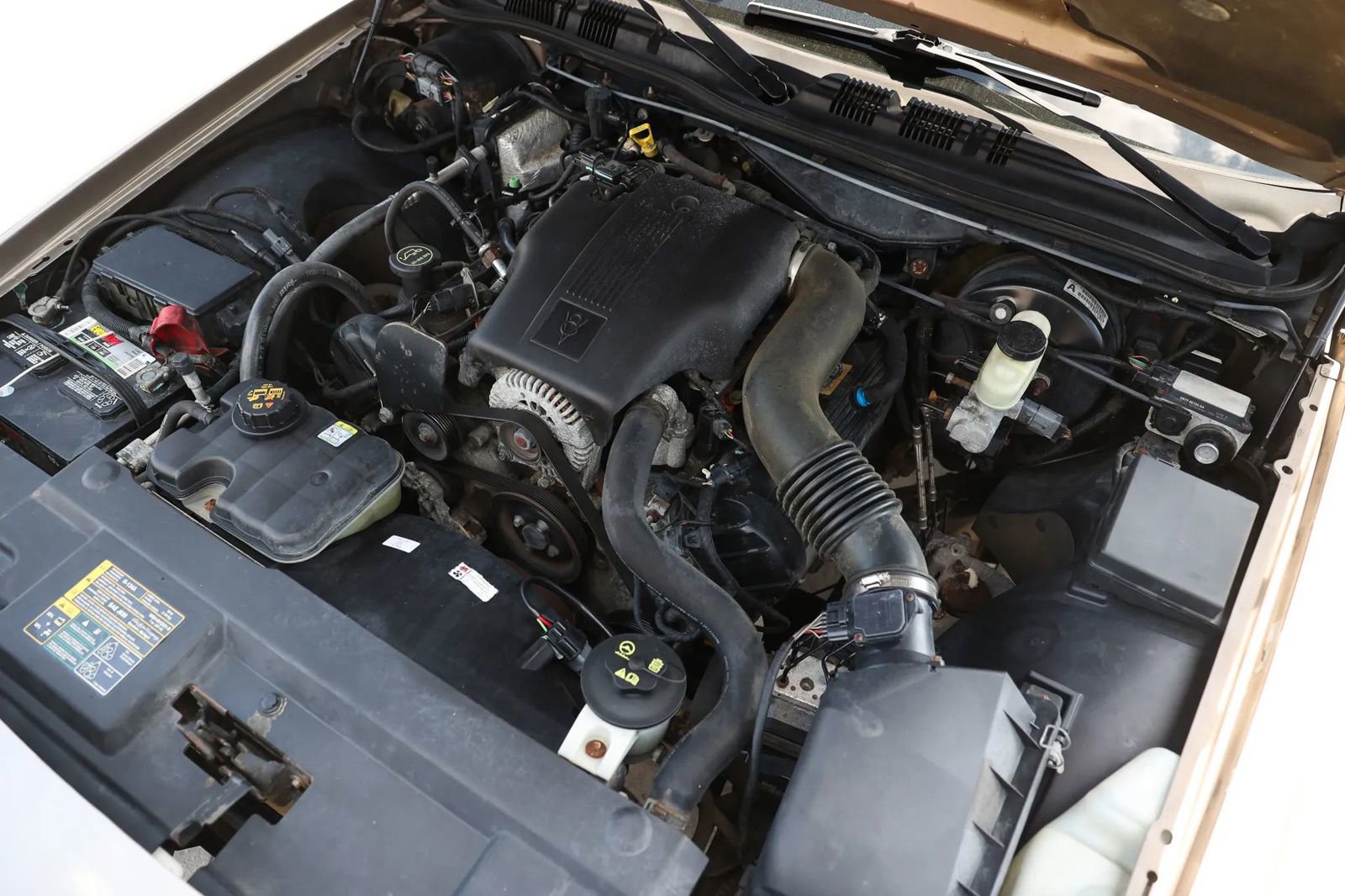 Used 2004 Ford Crown Victoria LX RWD image 38