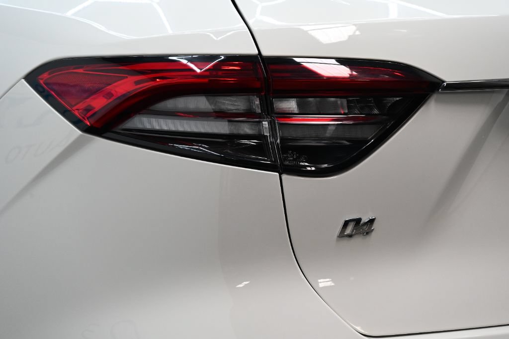 Used 2021 Maserati Levante AWD/4WD image 15